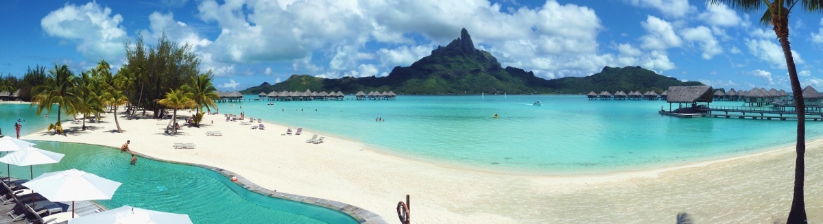 Traumhaftes Panorama auf Bora Bora (loisb06 / stock.adobe.com)  lizenziertes Stockfoto 
Informazioni sulla licenza disponibili sotto 'Prova delle fonti di immagine'